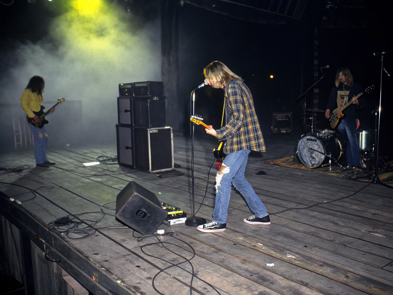 Archival footage and stage setup during the 1991 Nevermind release era
